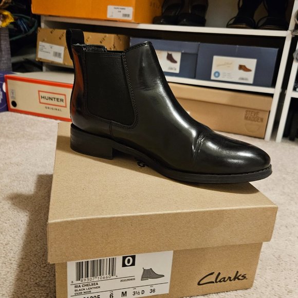 Clarks Ria Chelsea boot - Picture 2 of 11